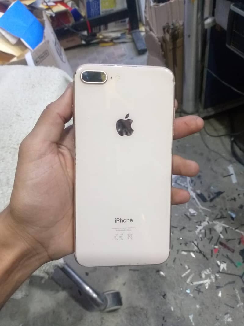 Apple iPhone 8 Plus 1