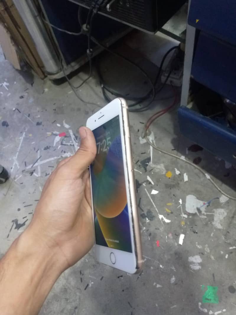 Apple iPhone 8 Plus 2