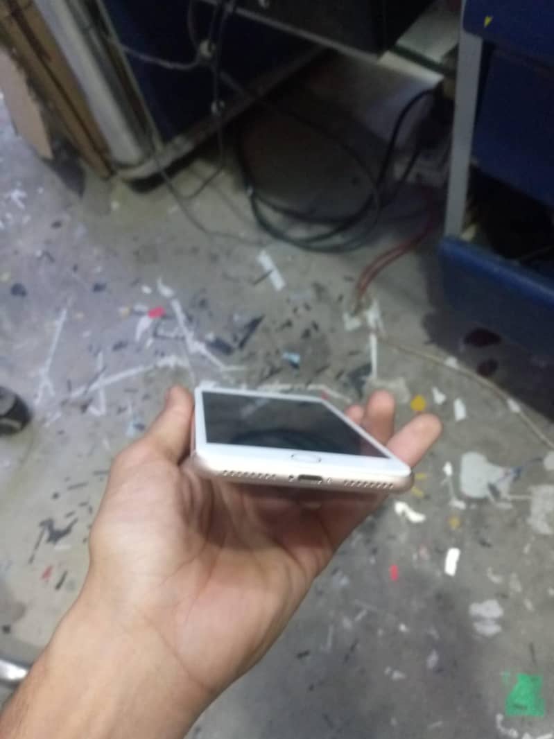 Apple iPhone 8 Plus 4