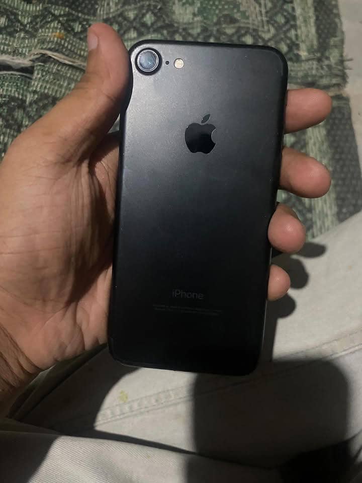 Apple iPhone 7 1