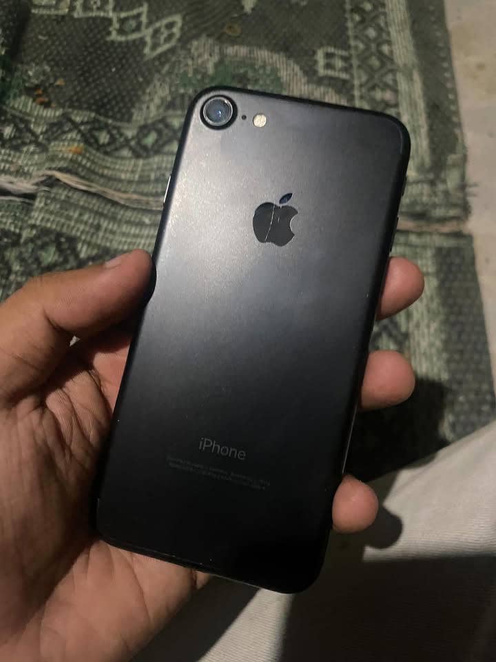 Apple iPhone 7 2
