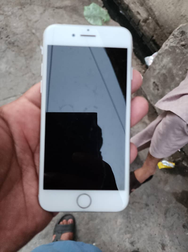 Apple iPhone 8 1