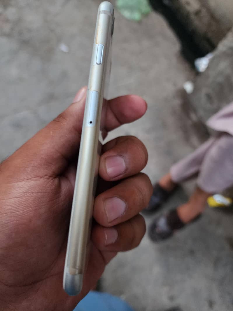 Apple iPhone 8 3