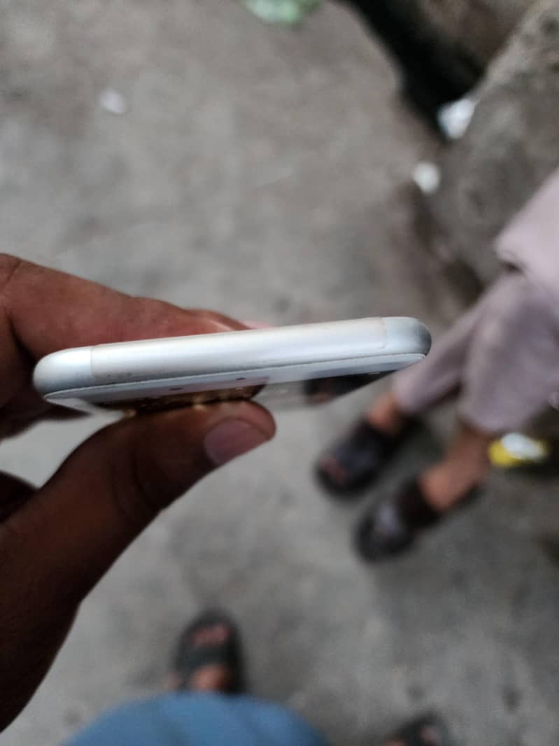Apple iPhone 8 4