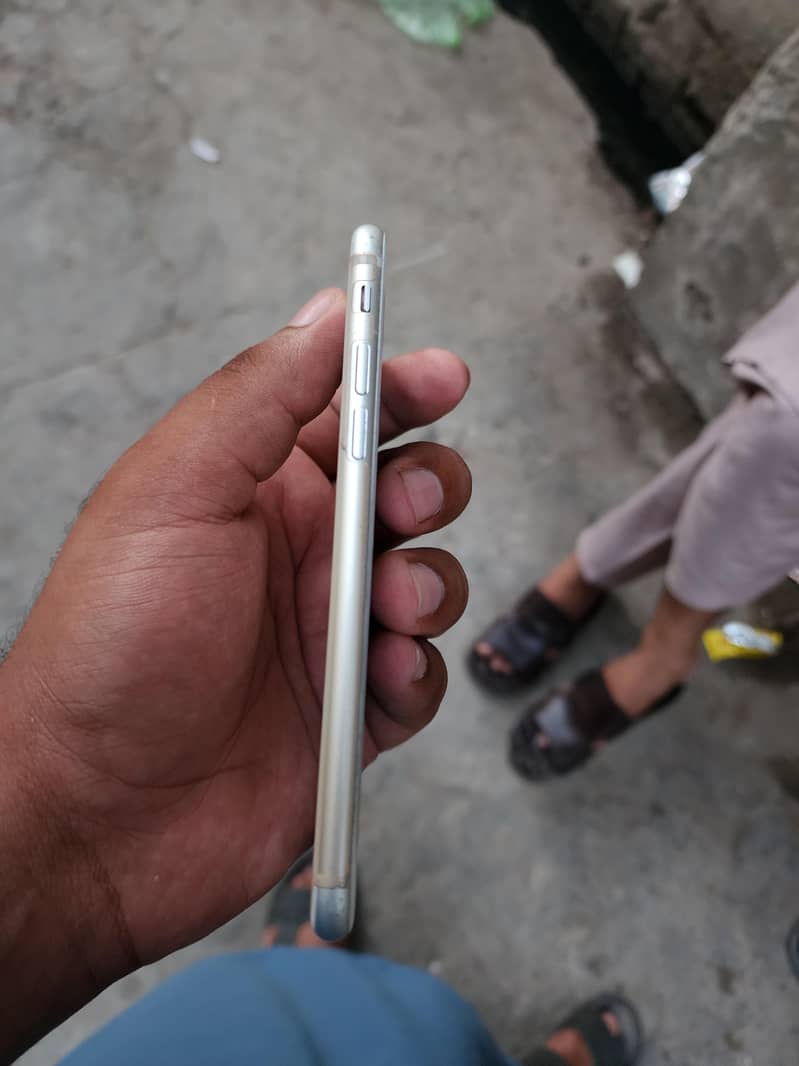 Apple iPhone 8 5