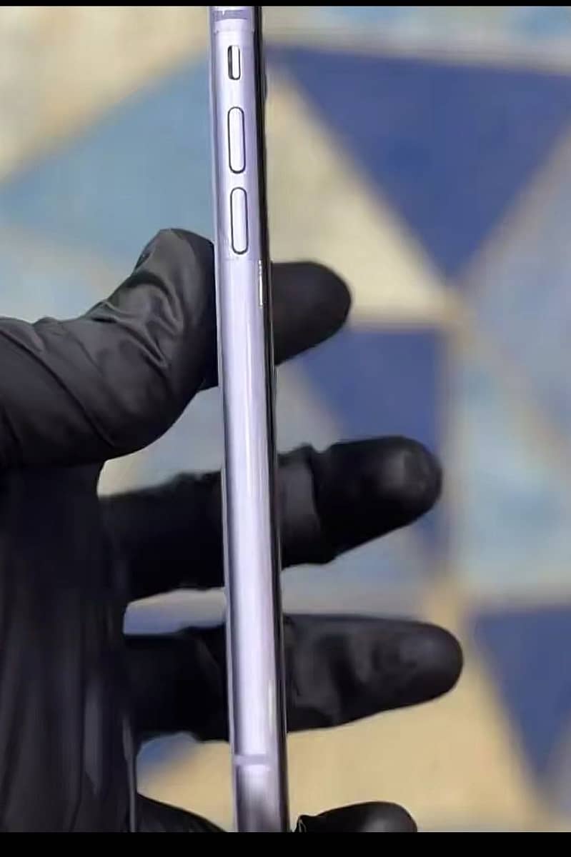 iPhone 11 3