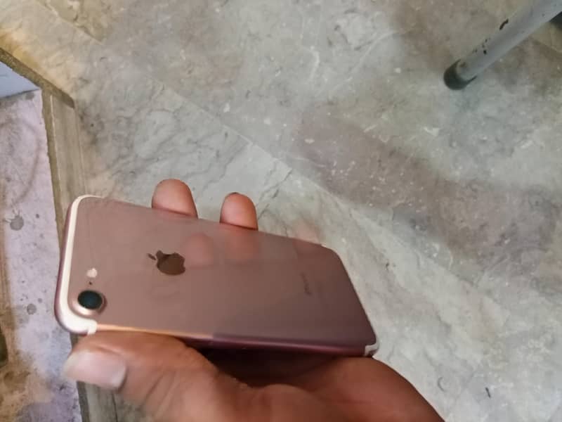 Apple iPhone 7 0