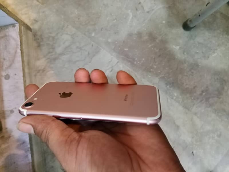 Apple iPhone 7 1
