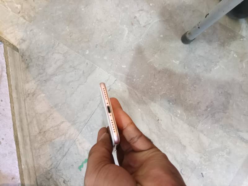 Apple iPhone 7 2