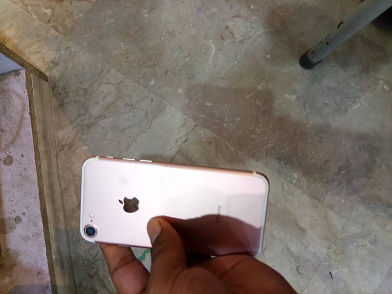 Apple iPhone 7 3