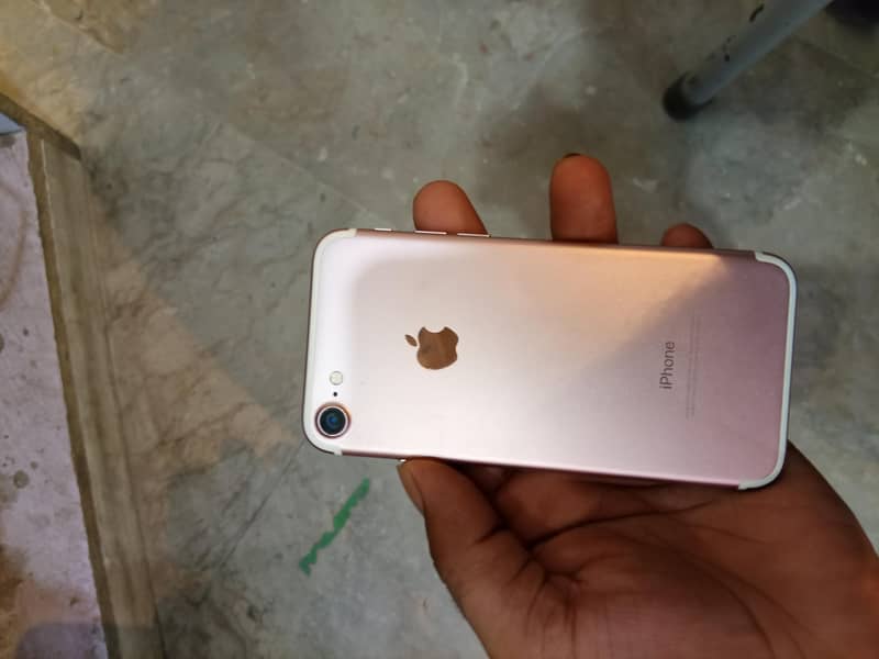Apple iPhone 7 4
