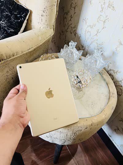 Ipad pro 10.9 inches 128gb urgent sale