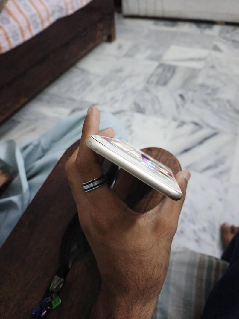 Apple iPhone 6S Plus 4