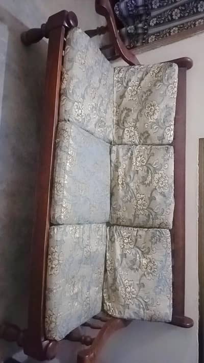 wood sofa set in new condition