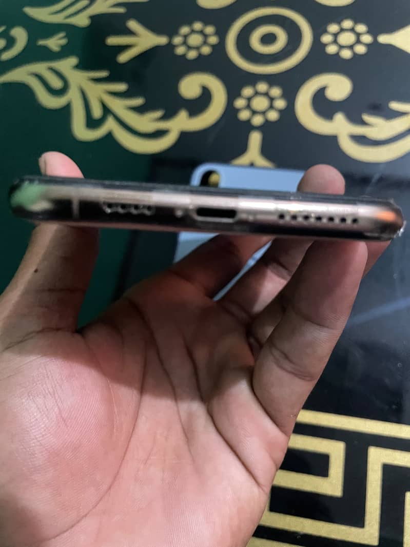 IPHONE XS MAX 4