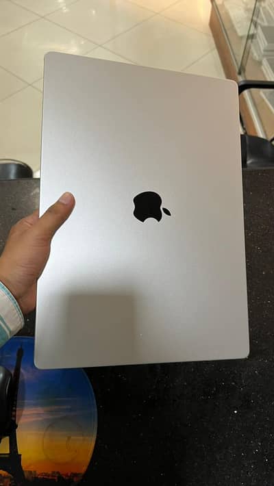 Apple Macbook Pro M5 Max Chip 16" 48/2tb open box