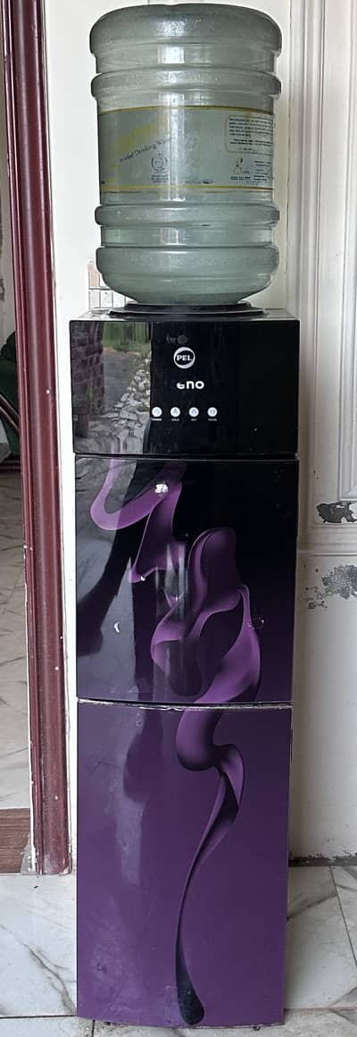 Pel water dispenser