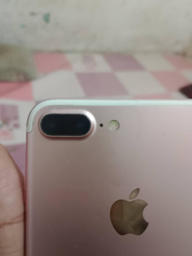 Apple iPhone 7 Plus 1