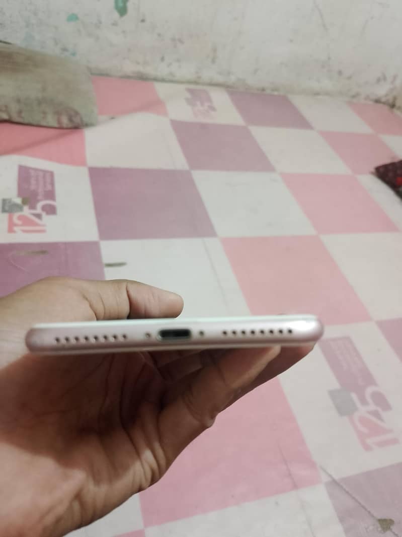 Apple iPhone 7 Plus 3