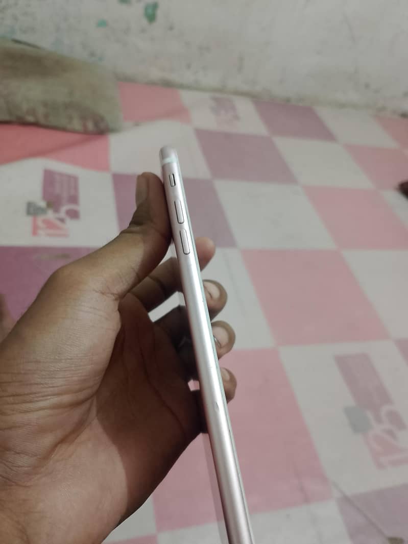 Apple iPhone 7 Plus 4