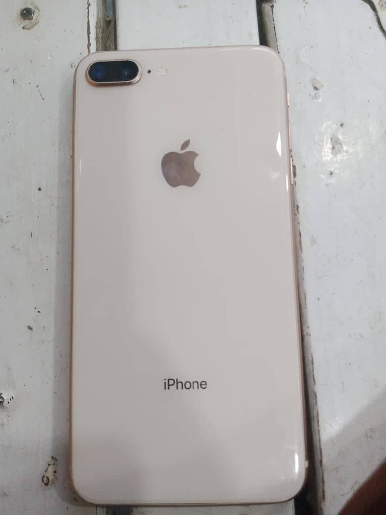 Apple iPhone 8 Plus 1