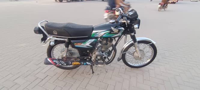 Honda 125 22/23 model totally janyan bike