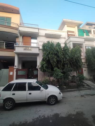Beautiful House with 4 Rooms 4 Rooms Attatch bath