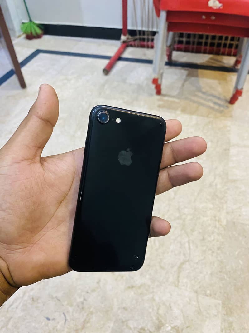 Apple iPhone 7 0