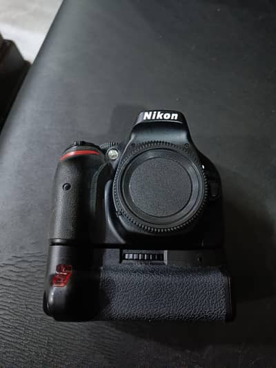 Nikon DSLR model D5200 condition 10/10