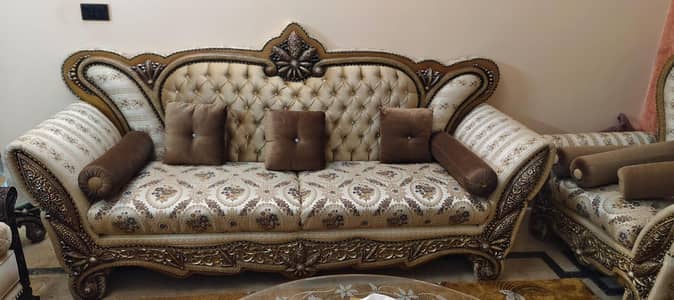 7 Seater Royal Style Sofa Set with Center Table – Excellent Condition