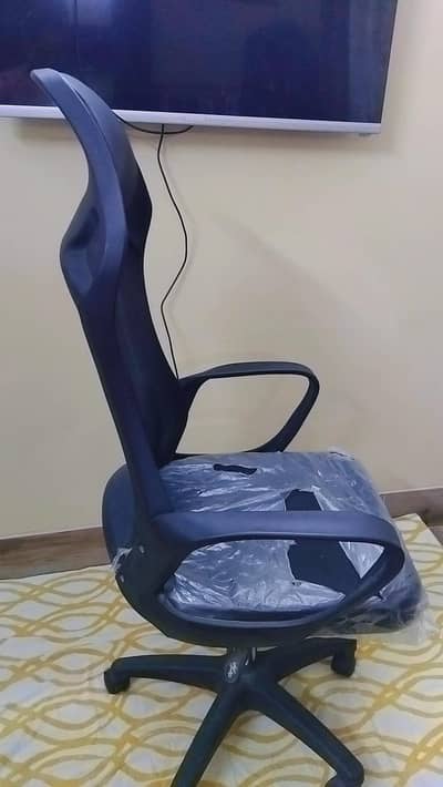 Office Chair for Sale – Comfortable & Adjustable, Excellent Condition