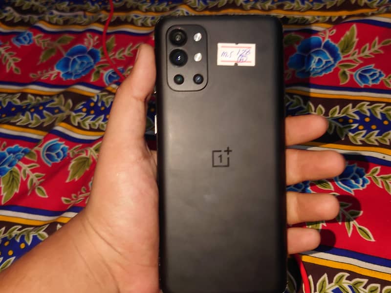 One Plus 9R 1