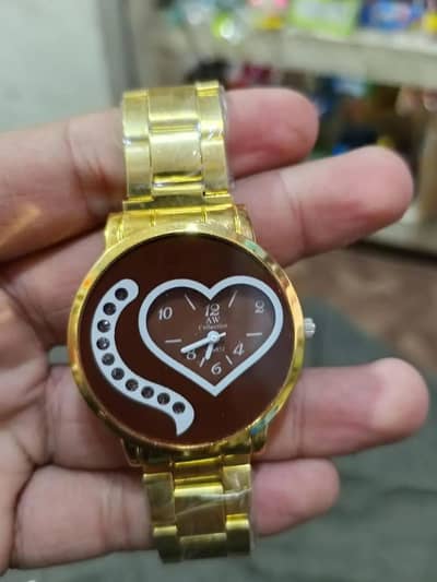 Gold heart shaped Analog watch for womens