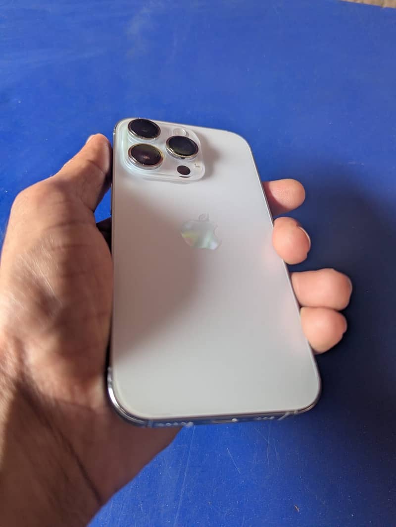 Apple iPhone 14 Pro 2