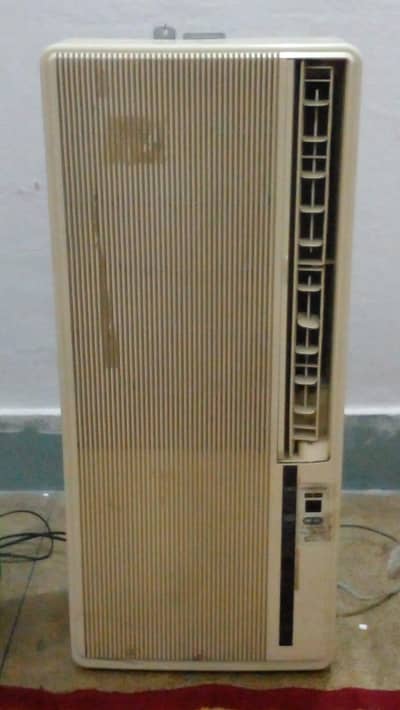 . 75 ship AC in excellent condition