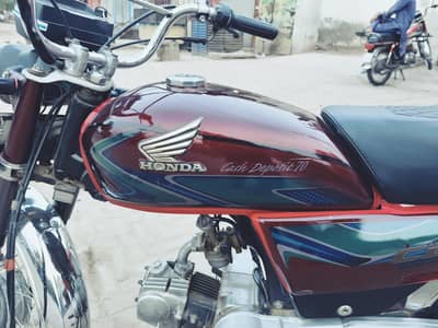 Honda CD70 17/2018 Lahore number original hai