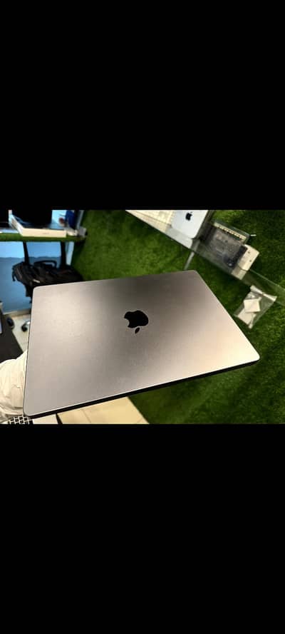 MacBook pro M4 Max /M4 Max/ 14-inches/36GB/1TB
