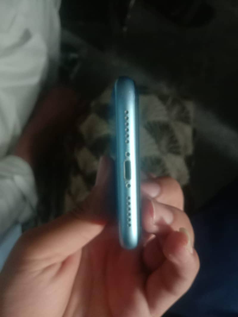 Apple iPhone X 4