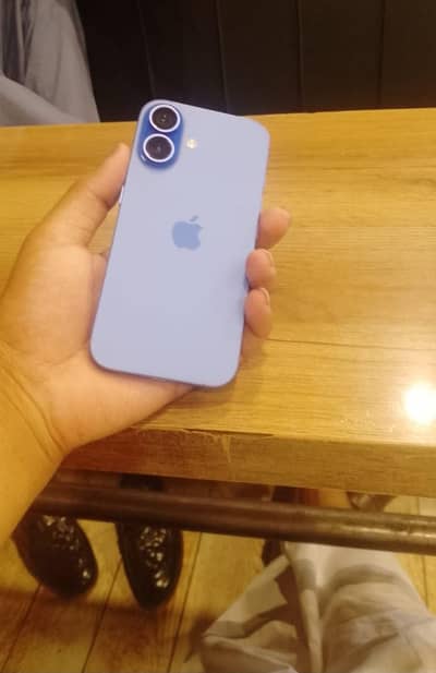 Apple iPhone 16