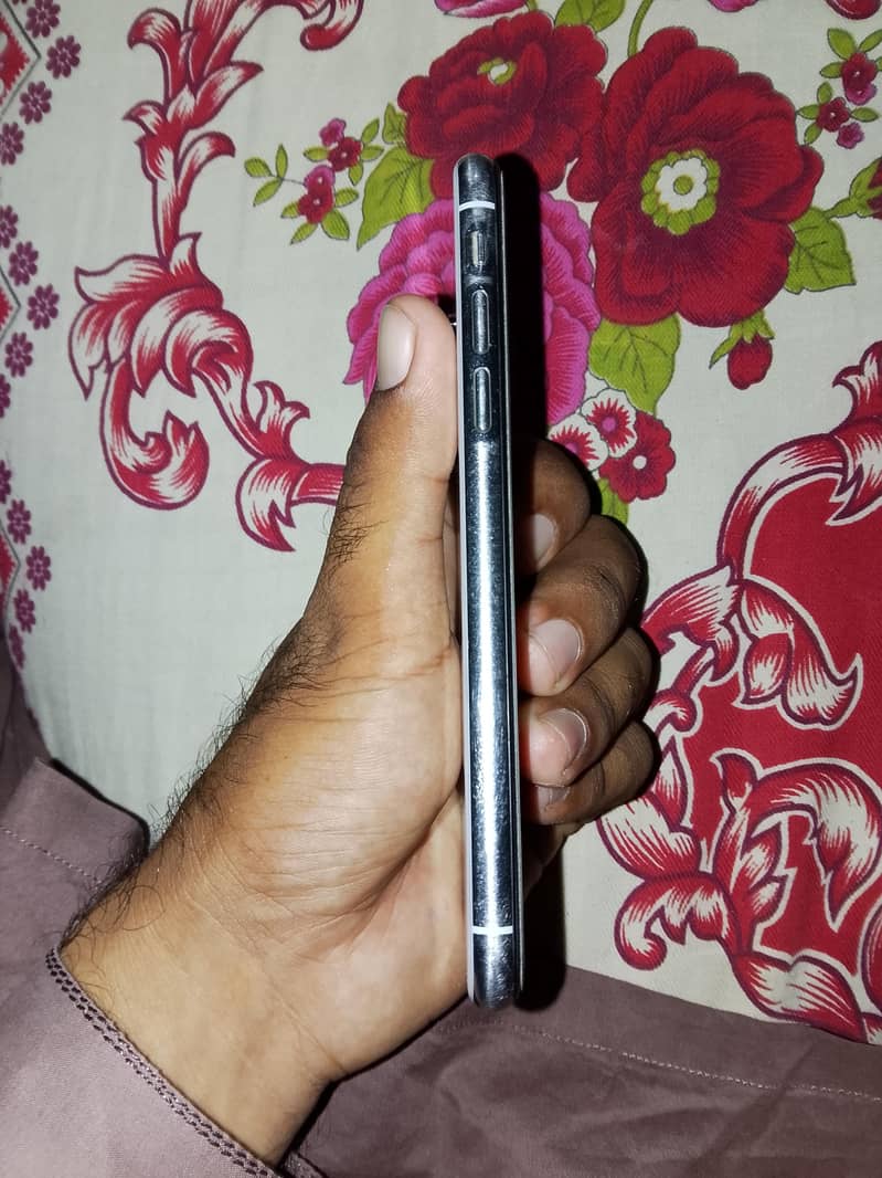 Apple iPhone X 3