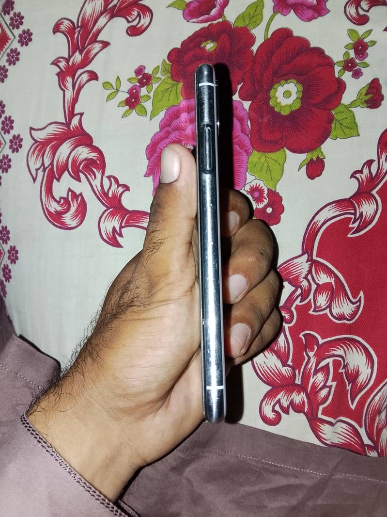 Apple iPhone X 4