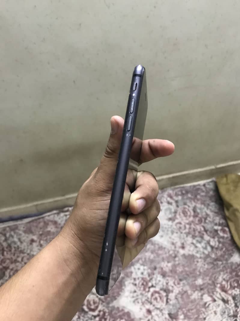 Apple iPhone 8 Plus 3