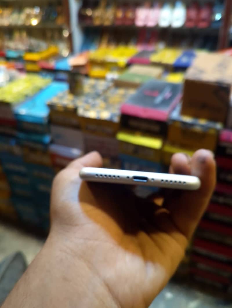 Apple iPhone 7 3
