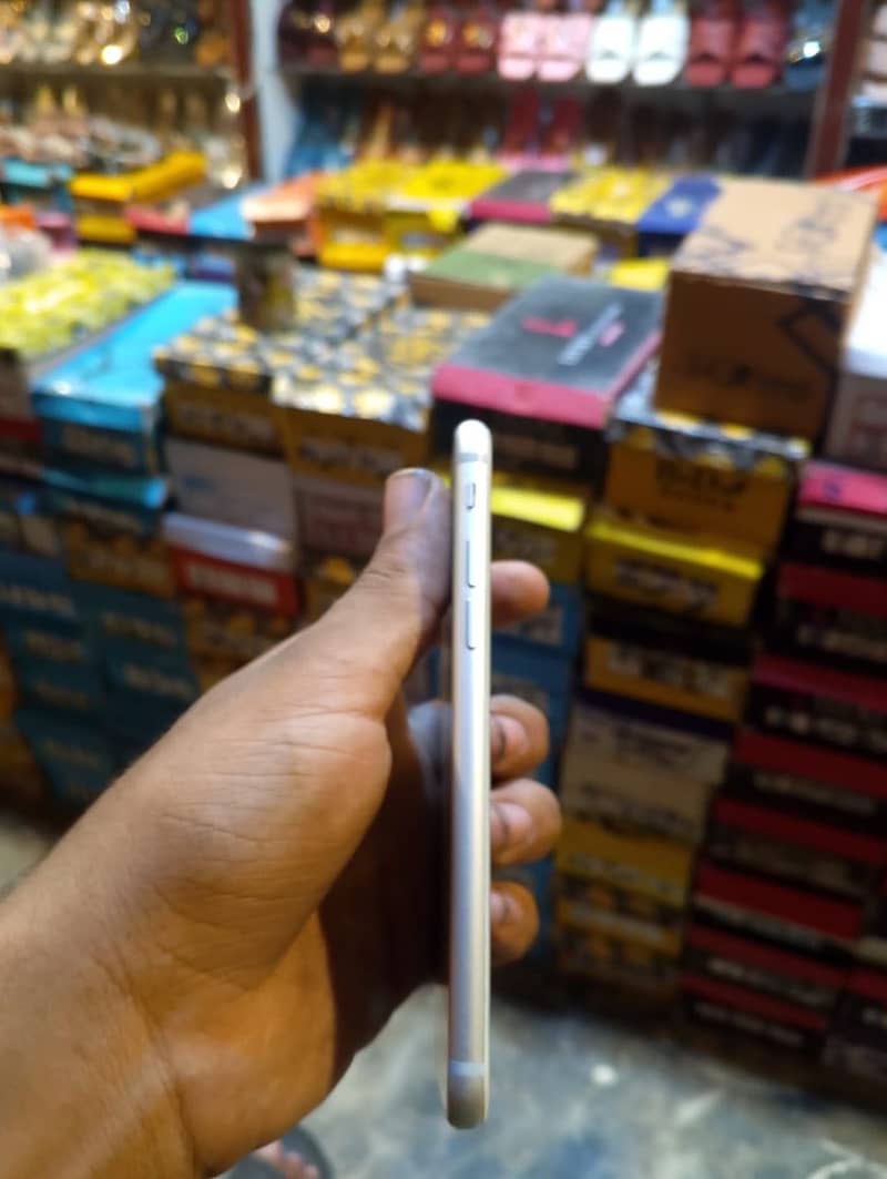 Apple iPhone 7 4