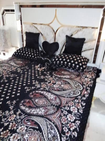 bedroom set 4 piece for sale 10/10 condition