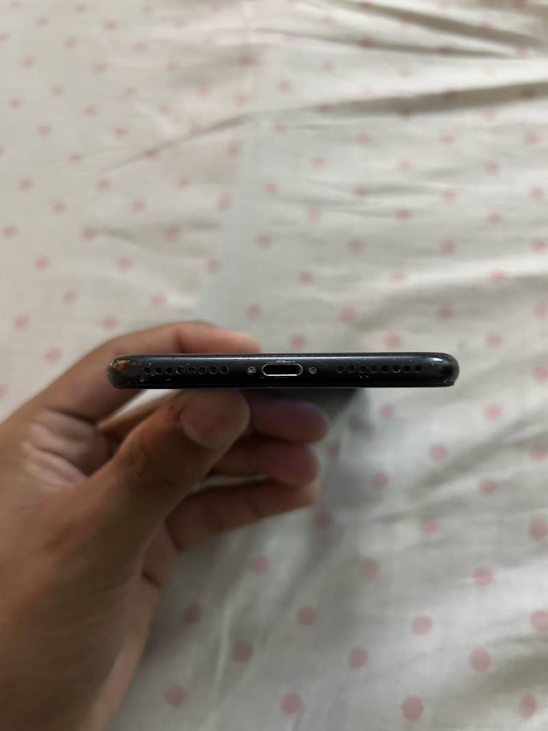 Apple iPhone 7 Plus 5