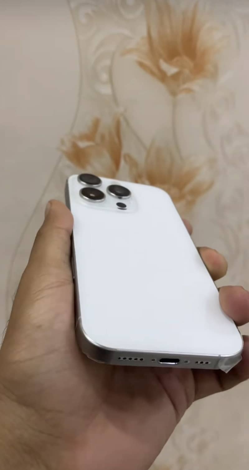 iPhone 16 pro 2