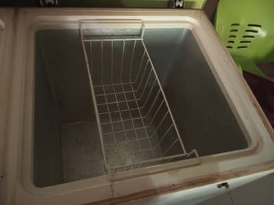 Waves freezer 2 door 7/10 condition