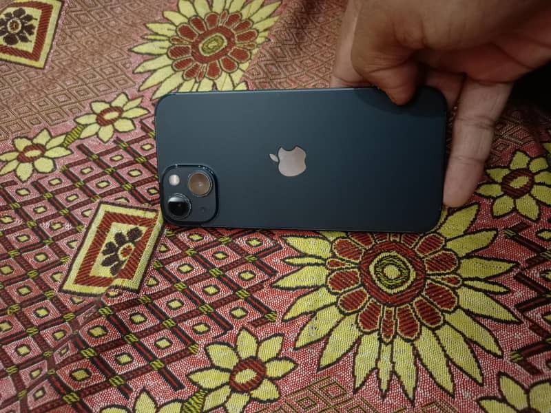 iPhone 13jv working awesomely 128 10/10 condition 2