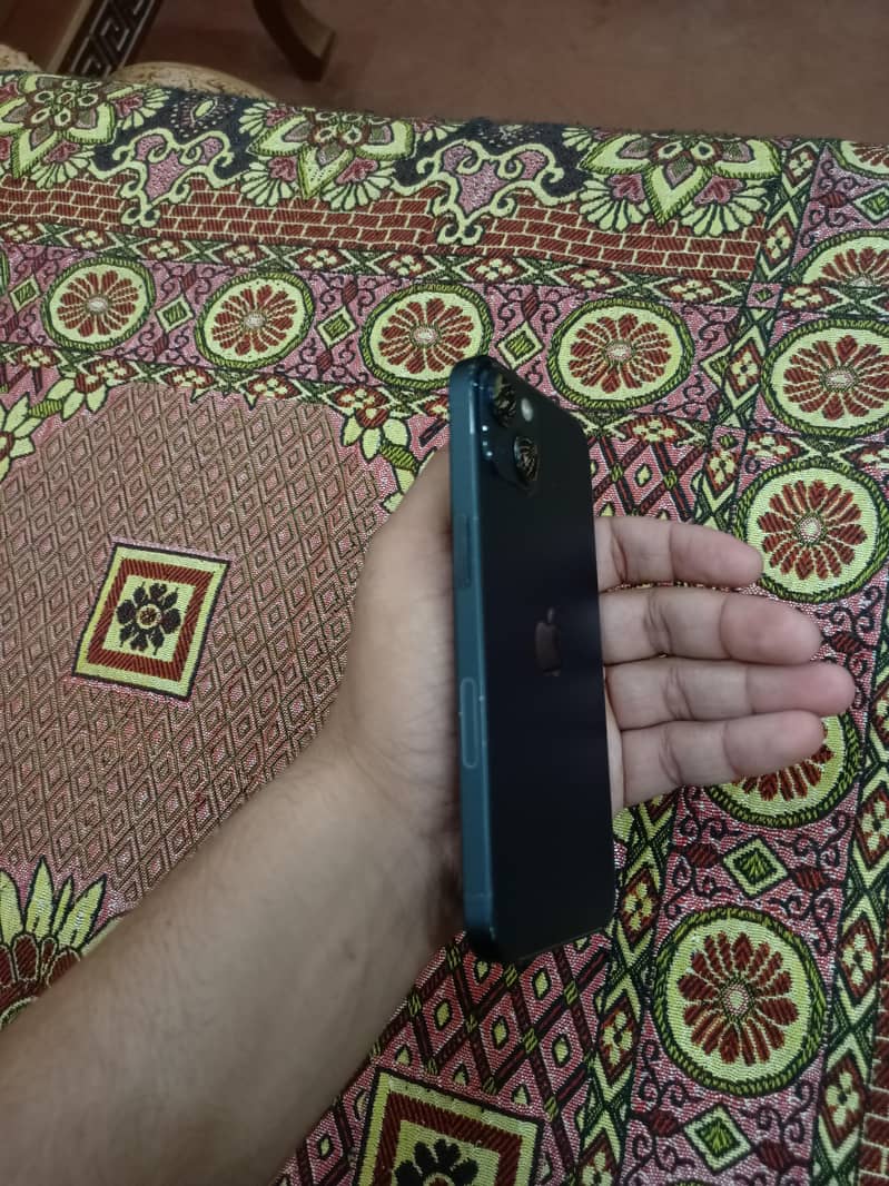 iPhone 13jv working awesomely 128 10/10 condition 5
